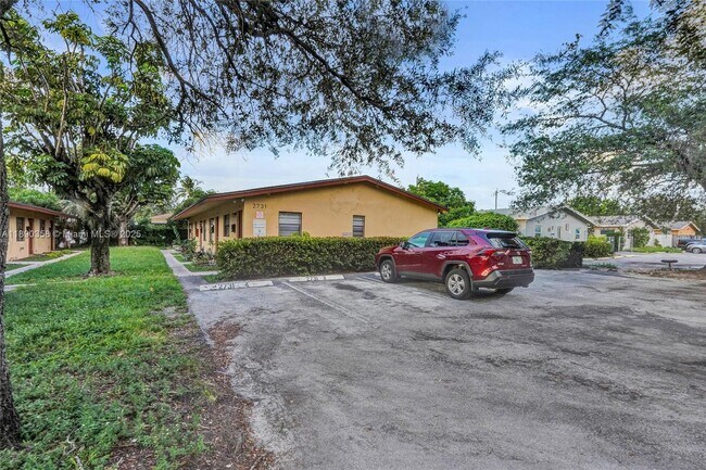 Primary Photo - 2731 NW 1st St