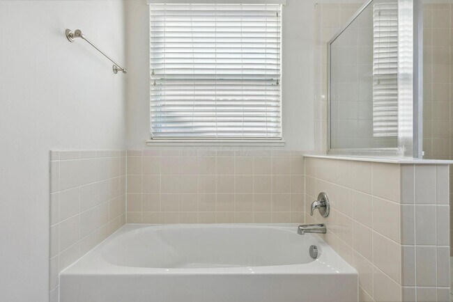 Building Photo - 7885 Waggoner Trace Dr