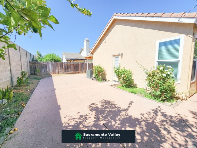 Building Photo - 1901 Yarnell Way