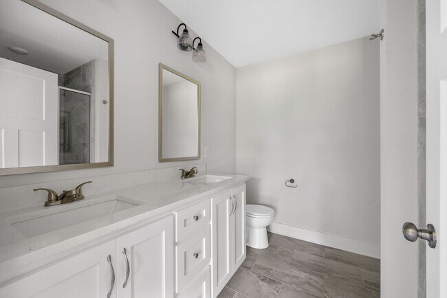 Building Photo - Modern Ranch Rental Near Rossview!