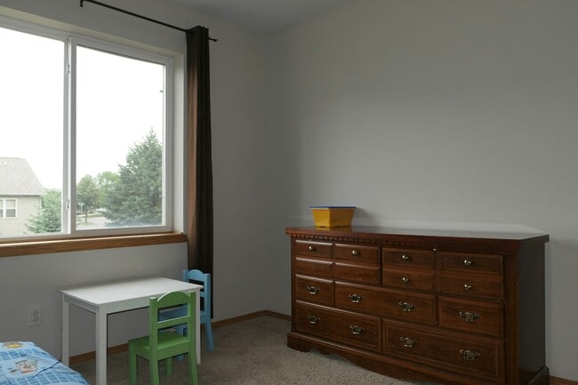 Building Photo - 888 Harper Dr