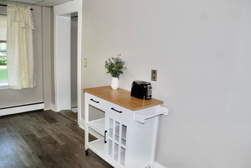 Building Photo - 285 East Side