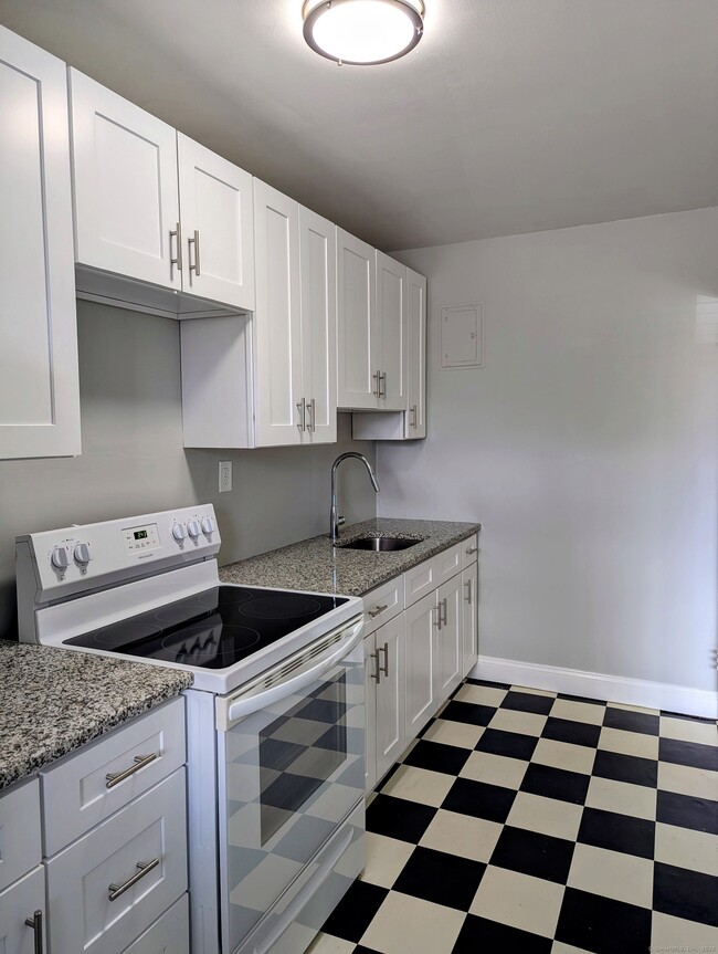 Building Photo - 80 Cartright St
