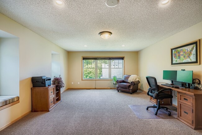 Building Photo - 14143 Jardin Ave N