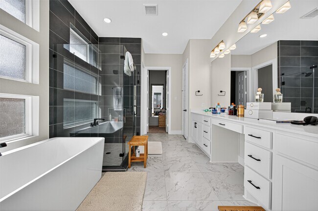 Building Photo - 7727 Pleasant Crst Dr