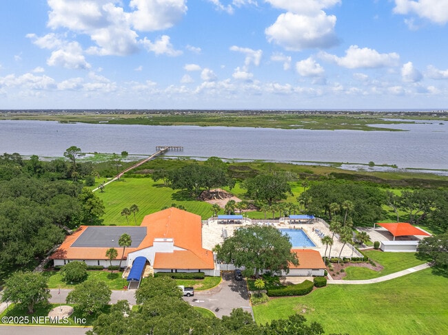 Building Photo - 213 Deportivo Dr