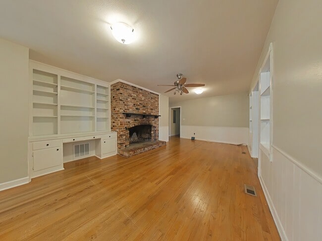 Building Photo - 239 Rainier Dr
