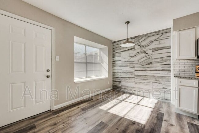 Building Photo - 80 E Mountain Creek Dr