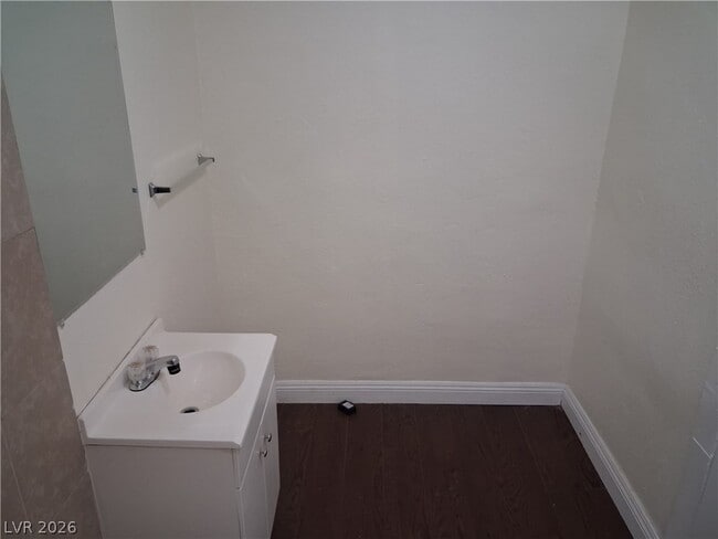 Building Photo - 413 W Van Buren Ave