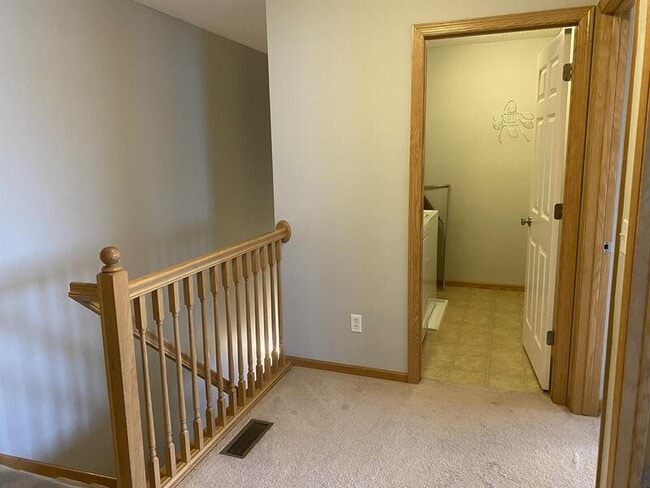 Building Photo - 860 Independence Dr