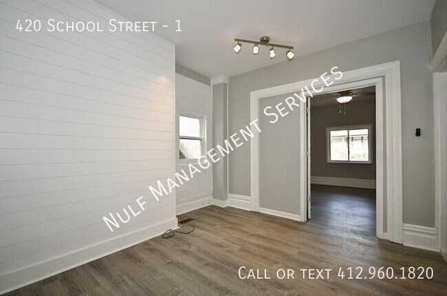 Building Photo - 420 School St