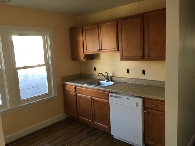 Building Photo - 6852 Main St