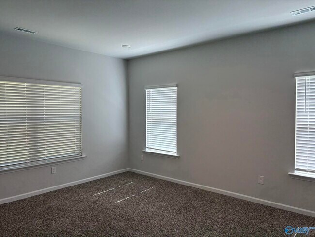 Building Photo - 105 High Leaf Dr