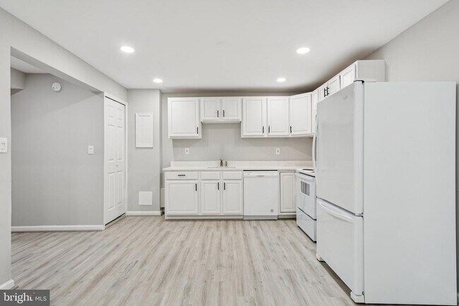 Building Photo - 6245 Windward Dr