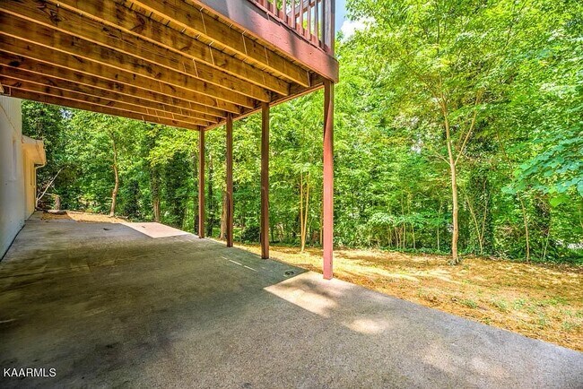 Building Photo - 1140 Park Hill Cir