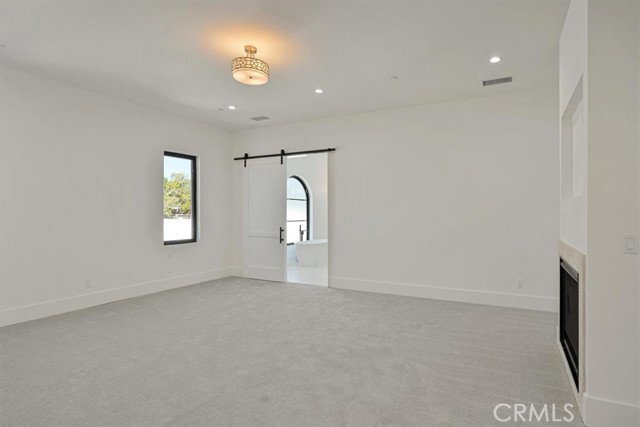 Building Photo - 5520 Woodlake Ave