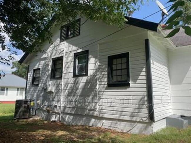 Building Photo - 4018 3rd Ave