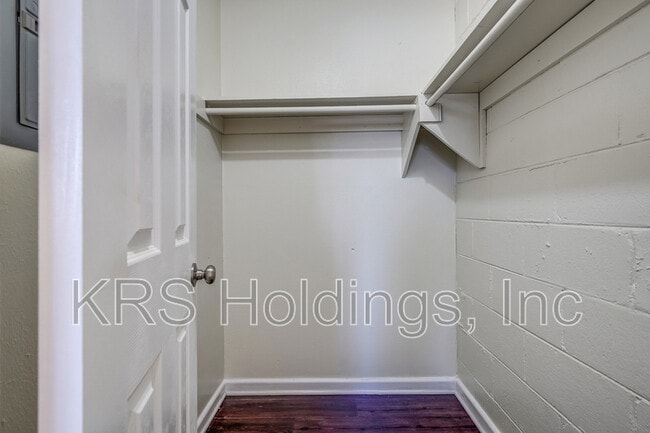 Building Photo - 3145 Parkdale Rd