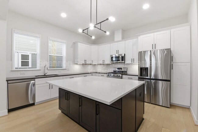 Building Photo - 2204 Lou Ellen Ln