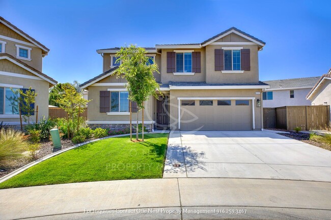 Primary Photo - Stunning 3 bedroom 3 bathrom home located ...