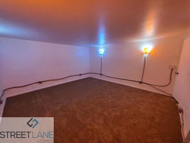 Building Photo - REDUCED! - Now offering 1-month free!