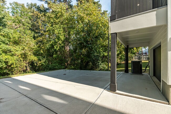 Building Photo - 4-bedroom, 4-bathroom Custom Home in Durha...