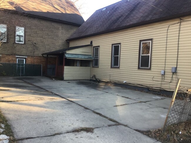 Building Photo - 2078 S 17th St