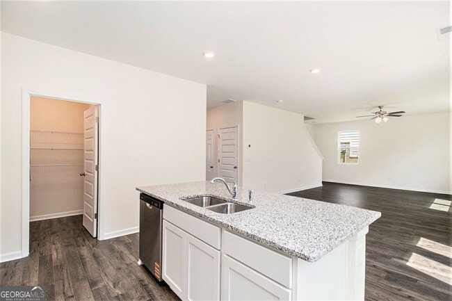 Building Photo - 568 Whitman Ln