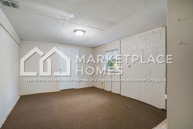 Building Photo - 1051 Scott Rd