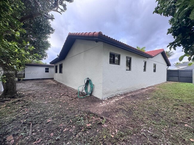 Building Photo - 6875 SW 148th Ct