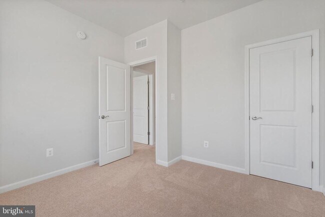 Building Photo - 6947 Gladebrook Rd