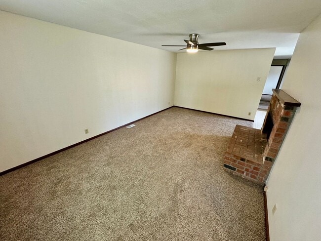 Building Photo - Pet-Friendly House In South Corvallis