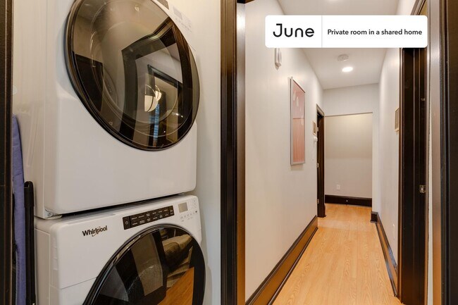 Building Photo - Private bedroom in 3 bed/1 bath Home