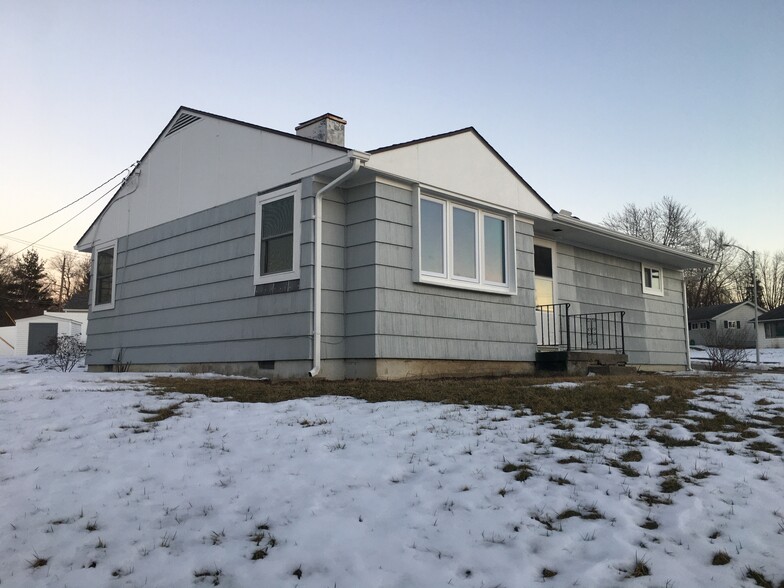 Building Photo - 2451 Danz Ave