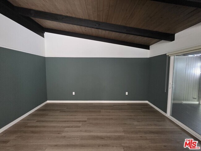 Building Photo - 11021 Missouri Ave