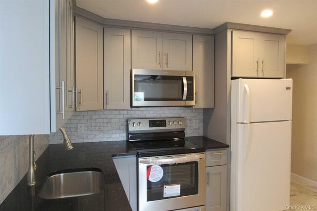 Building Photo - 1425 NY-82