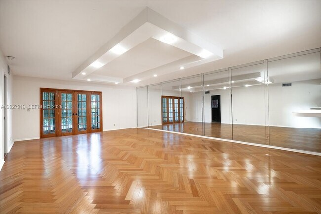 Building Photo - 150 S Hollybrook Terrace