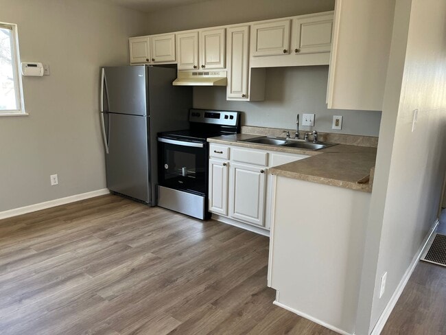 Building Photo - Newly renovated 3 bed 1 bath house