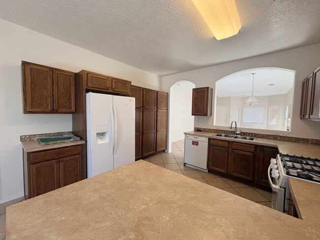 Building Photo - 7180 Husky Dr NE