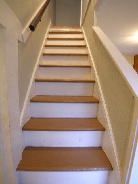 Building Photo - 2 bed 1 bath House Available 11/25