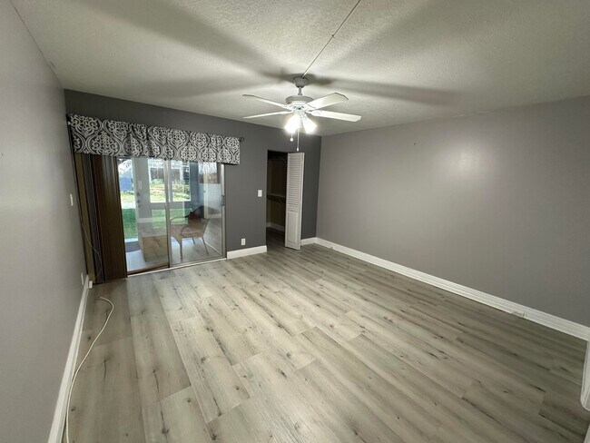 Building Photo - 2201 Lucaya Bend