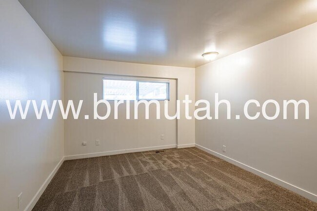 Building Photo - 1877 Osage Orange Ave S