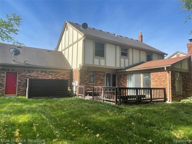 Building Photo - 6330 Odessa Dr