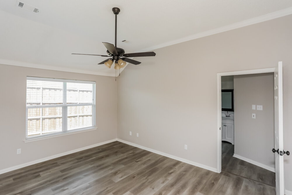 Building Photo - 2001 Valley Falls Ave