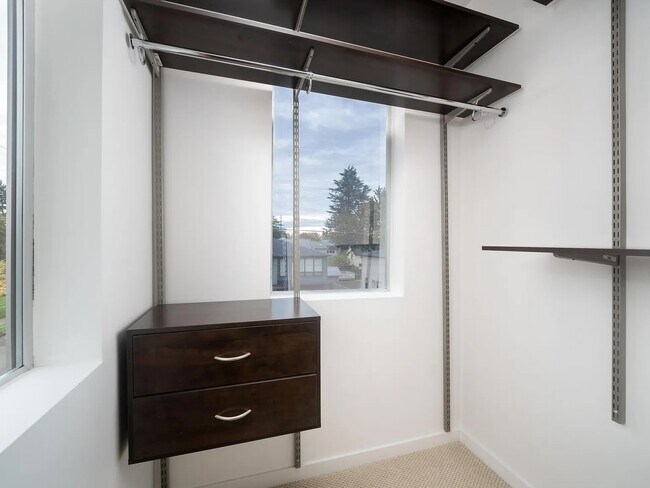 Building Photo - 38 NE Going St