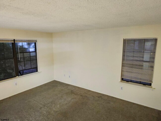 Building Photo - 25 Liberty Ct