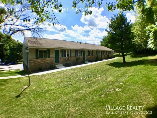 Building Photo - 605 Country Club Rd