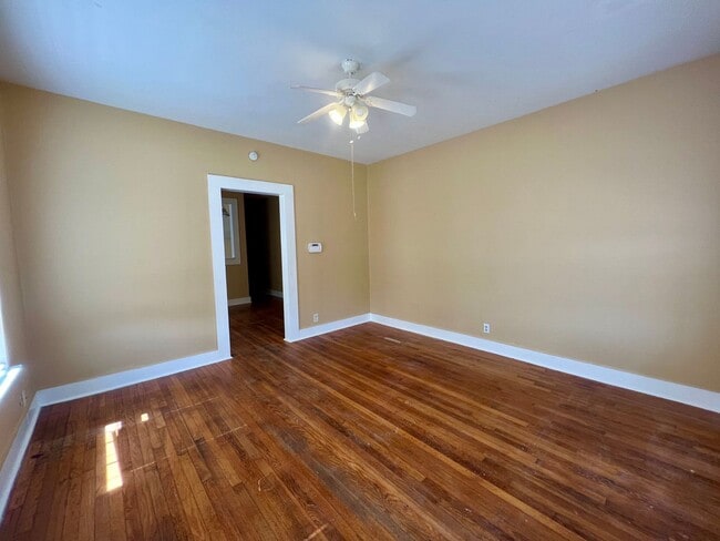 Building Photo - AMAZING!! 1 Bedroom 1 Bathroom Duplex In Highland Park!