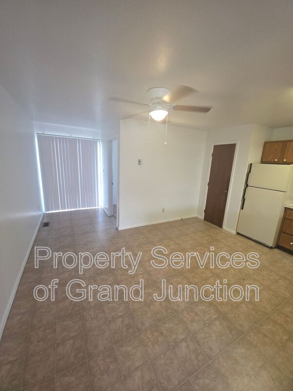 Building Photo - 1102 E Carolina Ave