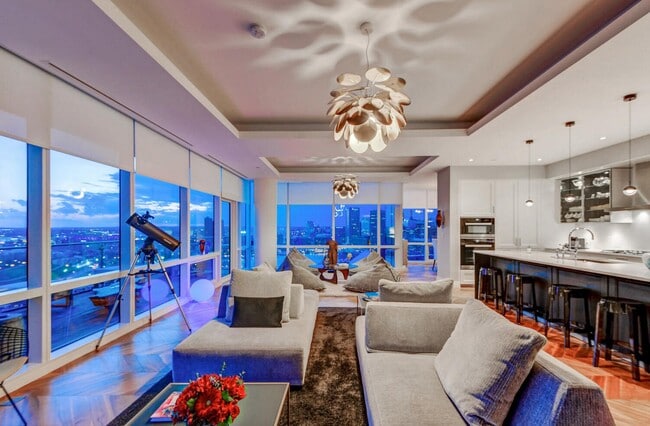 Building Photo - 300 International Drive